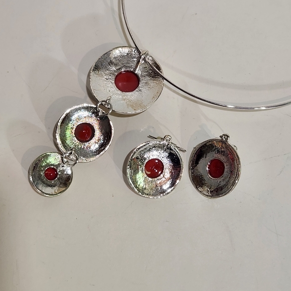 Silvertone & Red Cabachon Choker & Earrings "Costume Jewelry" (Set Of 2) - Picture 9 of 10